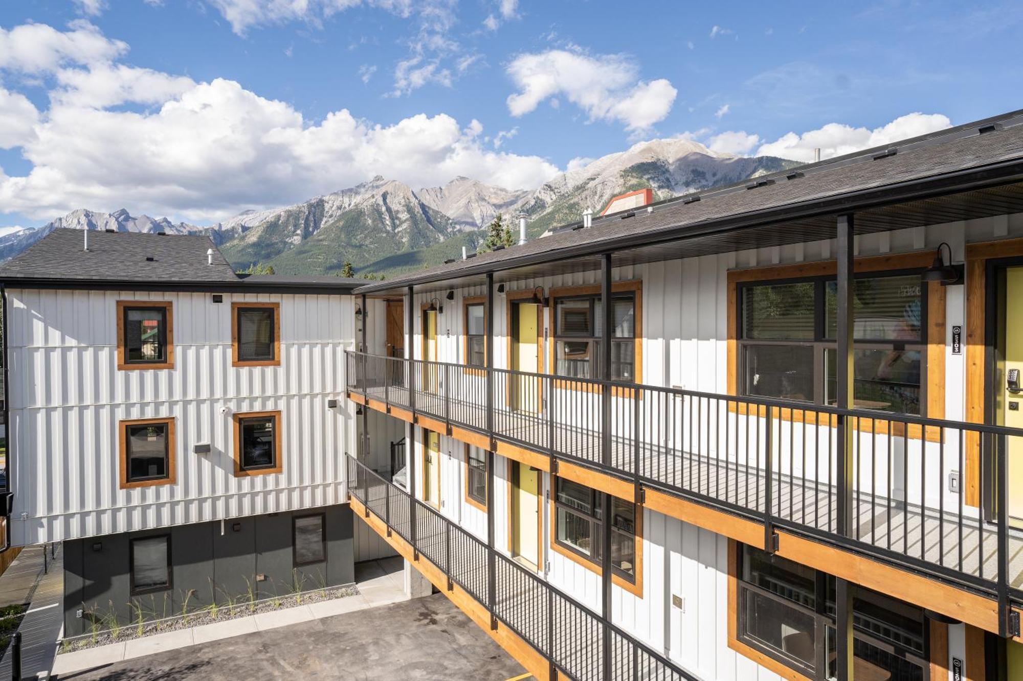 Basecamp Suites Canmore Dış mekan fotoğraf